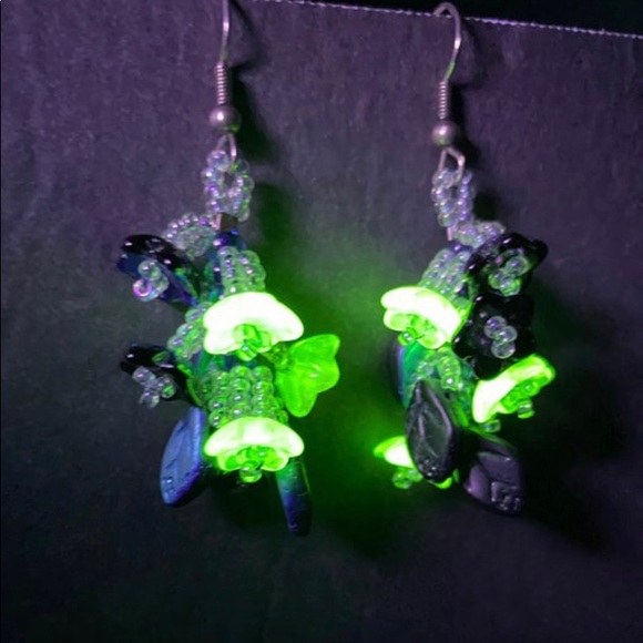 URANIUM Glass Bead Earrings Handmade Iridescent Beads Uranium Glowing Glass - Picture 1 of 10